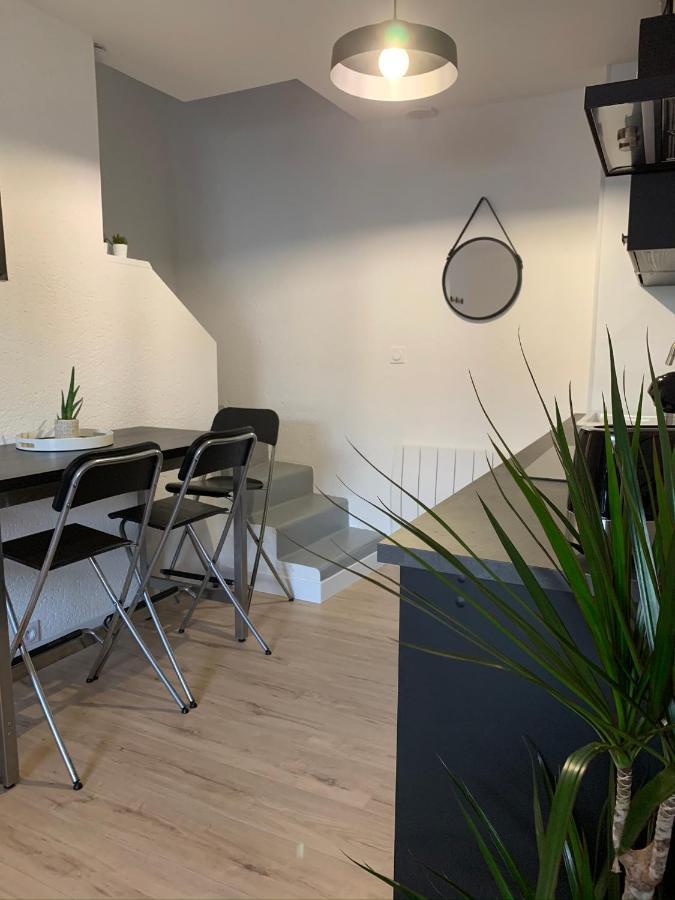 Logement Renove Et Moderne Au Sacre Coeur Шоле Екстериор снимка