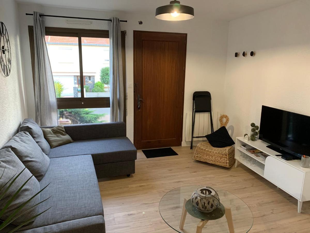 Logement Renove Et Moderne Au Sacre Coeur Шоле Екстериор снимка