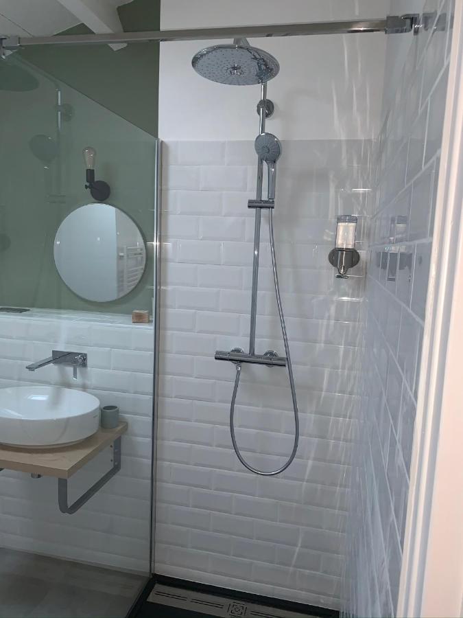 Logement Renove Et Moderne Au Sacre Coeur Шоле Екстериор снимка
